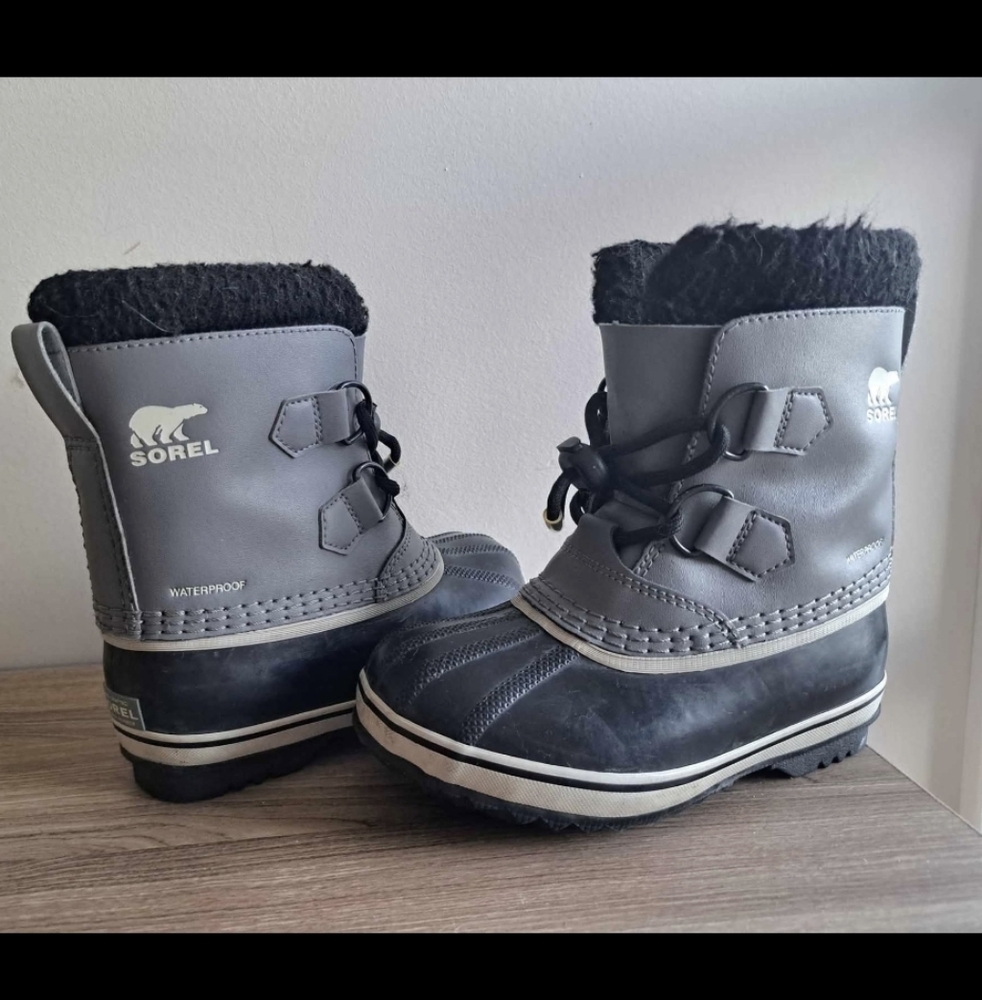 Sorel Kids Boots in Gray and Black